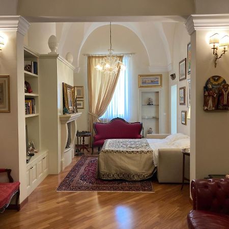B&B Ai Due Santi Lecce Bagian luar foto