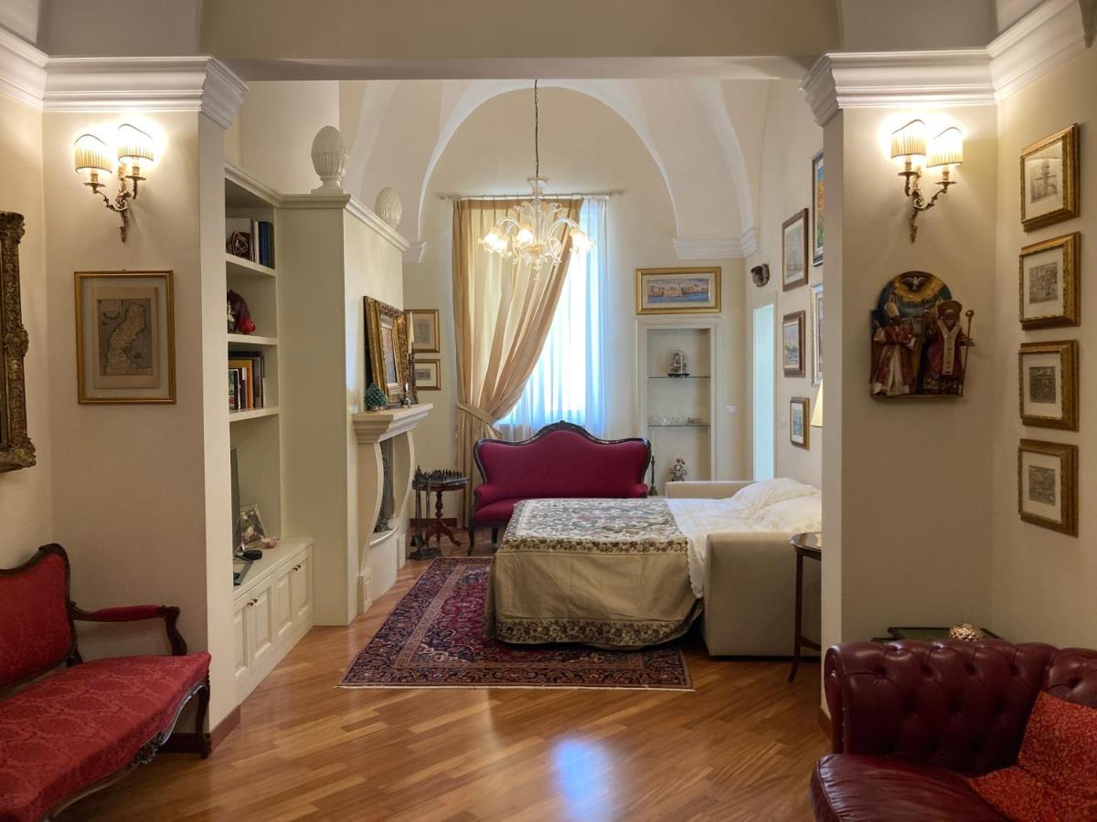 B&B Ai Due Santi Lecce Bagian luar foto