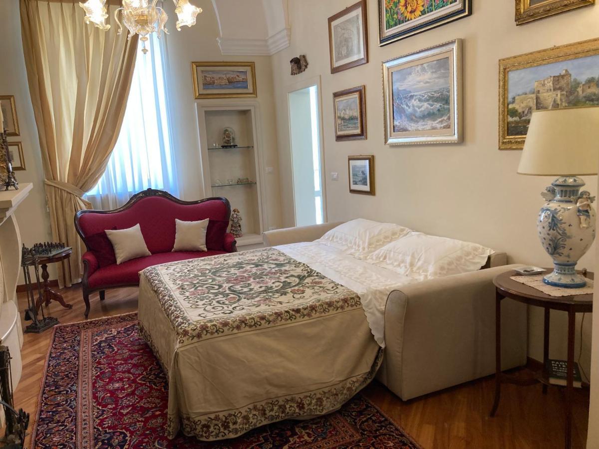 B&B Ai Due Santi Lecce Bagian luar foto