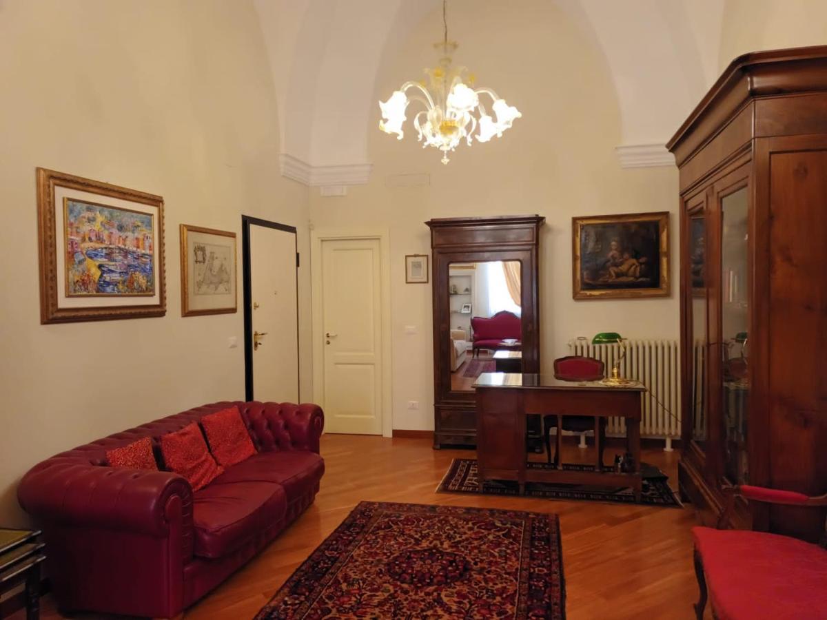 B&B Ai Due Santi Lecce Bagian luar foto