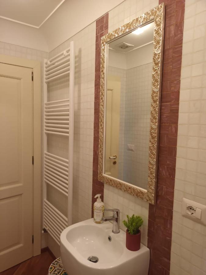 B&B Ai Due Santi Lecce Bagian luar foto