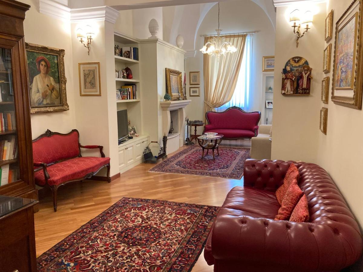 B&B Ai Due Santi Lecce Bagian luar foto