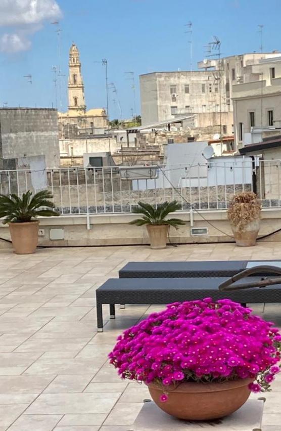 B&B Ai Due Santi Lecce Bagian luar foto