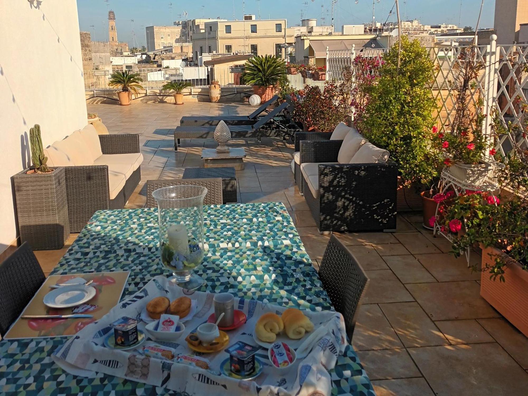 B&B Ai Due Santi Lecce Bagian luar foto