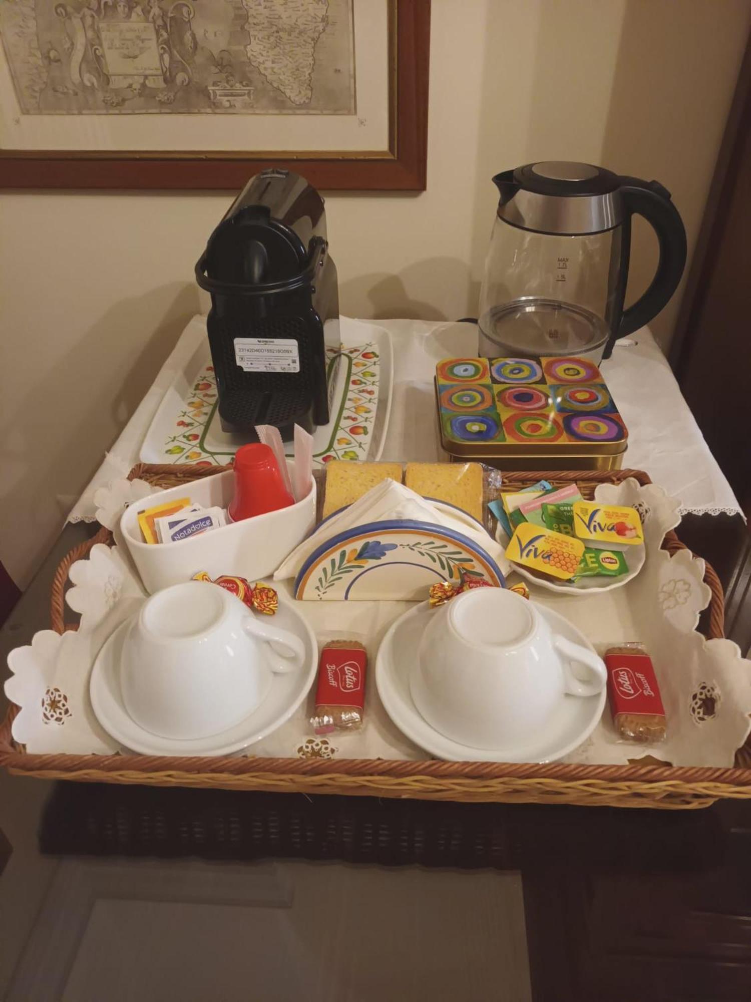B&B Ai Due Santi Lecce Bagian luar foto